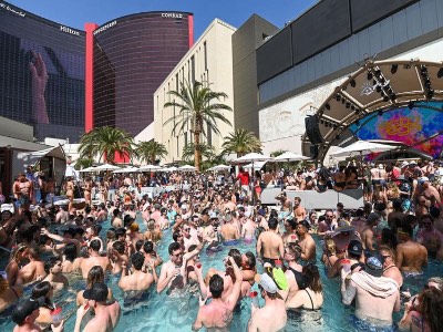 Pool Party in Las Vegas, Nevada - What Laura Did Next