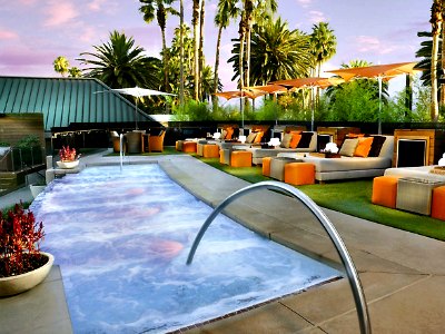 Las Vegas Bare Pool Lounge At Mirage Hotel