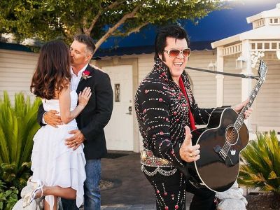 elvis-wedding-at-graceland-wedding-chapel-las-vegas