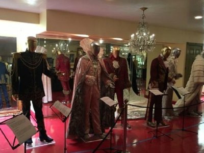 Michael Jackson Thriller Villa and Liberace Tour with Lunch and Photos