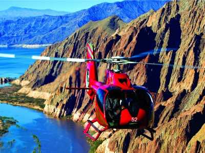 golden-eagle-and-the-vegas-strip-in-las-vegas-helicopter-tour