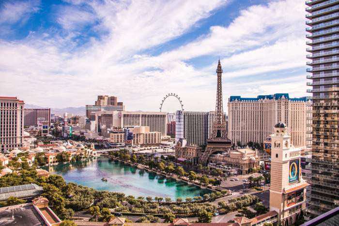 Paris hotel in Las Vegas vs. real Paris - L'Arc de Triomphe