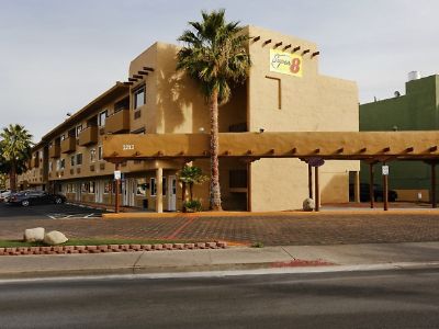 Super 8 Las Vegas Blvd in Las Vegas